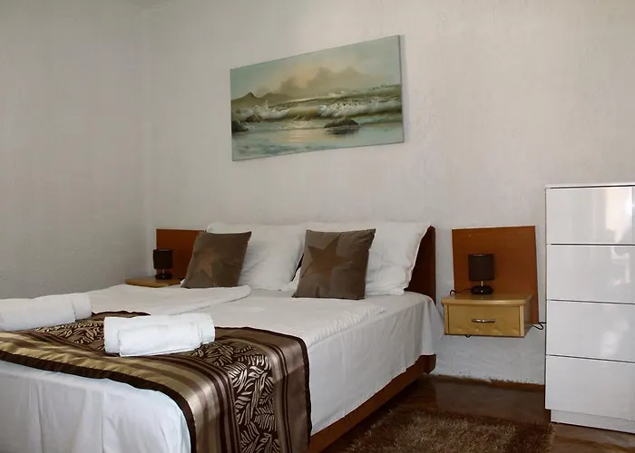 Nadia2 *